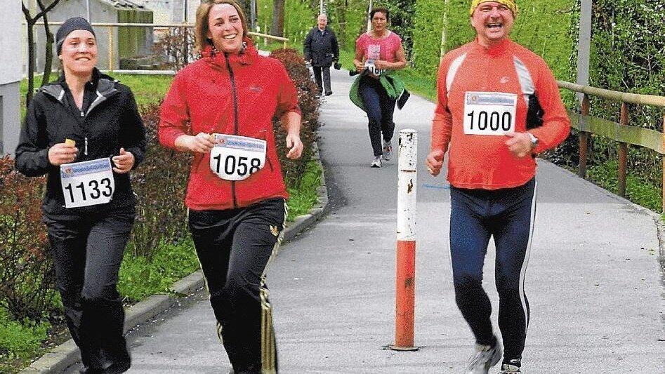 Es muss nicht immer die Rekordjagd der Laufprofis sein. Unterwegs ist auch Lachen erlaubt. (Foto: Lions Club)