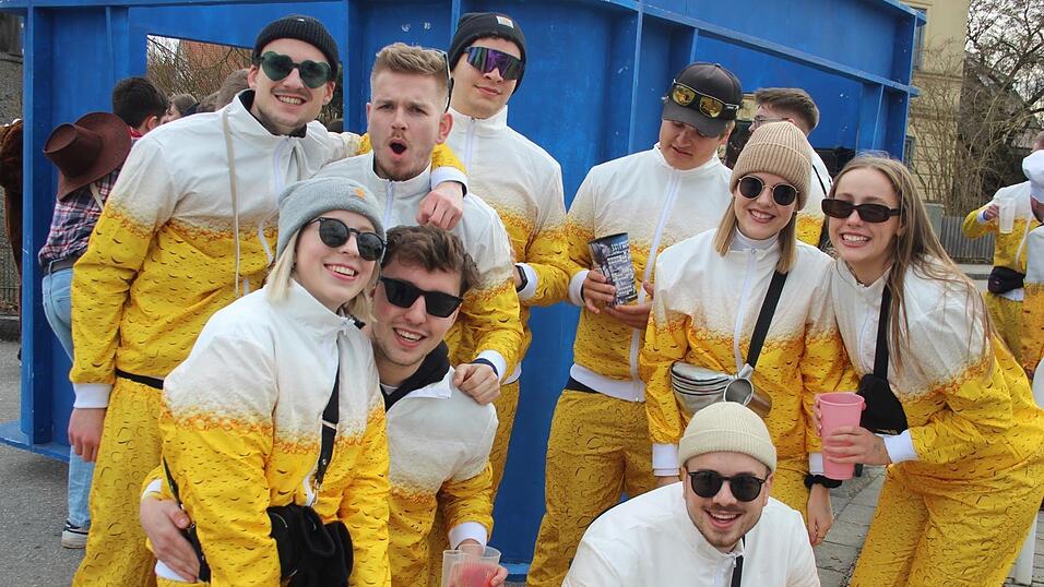 Viele Faschings-Fans haben sich am Samstag den Umzug in Langenbach angesehen. Viele Faschings-Fans haben sich am Samstag den Umzug in Langenbach angesehen.