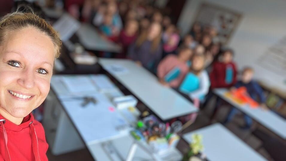 Benedicta Ebner im Klassenzimmer. Seit September ist sie Klassenleiterin der 7m.