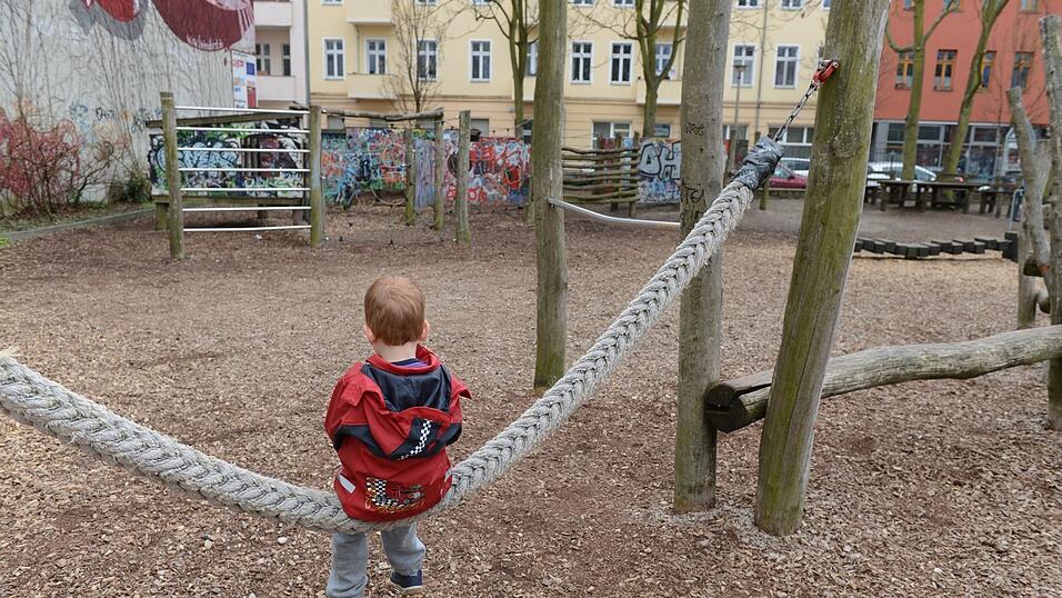 Laut eines Unicefs-Berichts ist Kinderarmut in Deutschland immer noch auf hohem Niveau.