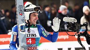 Der Slowene Zajc wurde bei der Tournee zweimal disqualifiziert. Der Slowene Zajc wurde bei der Tournee zweimal disqualifiziert.