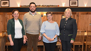 Geschäftsführer Christian Schreiber und Einsatzleiterin Katharina Dachs mit den Grußwortrednerinnen Karolin Aigner und Rosemarie Thalhammer. Geschäftsführer Christian Schreiber und Einsatzleiterin Katharina Dachs mit den Grußwortrednerinnen Karolin Aigner und Rosemarie Thalhammer.