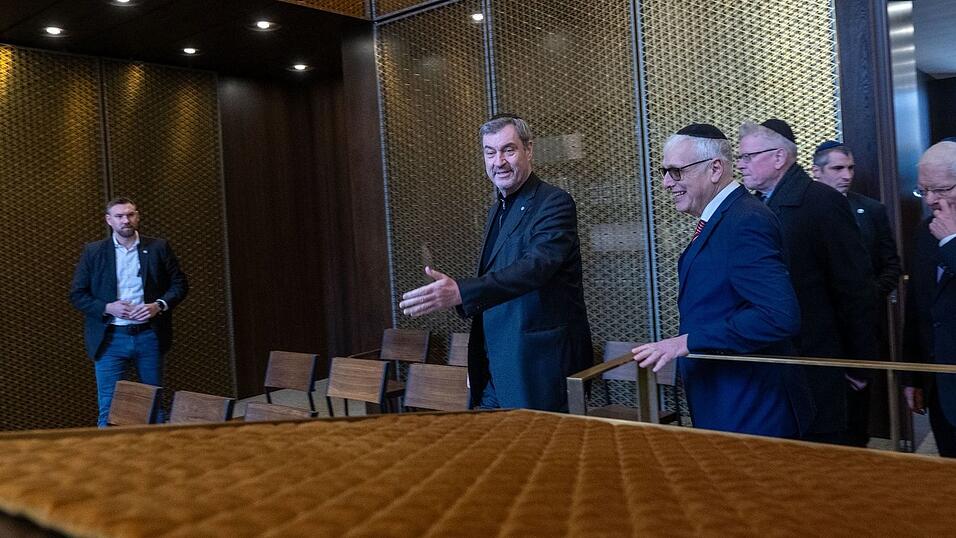 Ministerpräsident Söder besichtigt die Bayreuther Synagoge. Ministerpräsident Söder besichtigt die Bayreuther Synagoge.