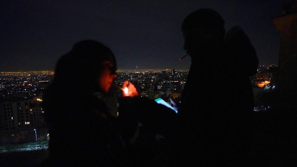 Seit Wochen lebt der Iran im Schatten eines Krieges, der jederzeit wieder aufflammen kann.