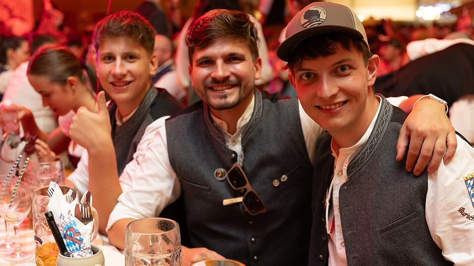 Die Partybilder vom Samstag, 8. August, aus dem Festzelt Reisinger. Die Partybilder vom Samstag, 8. August, aus dem Festzelt Reisinger.