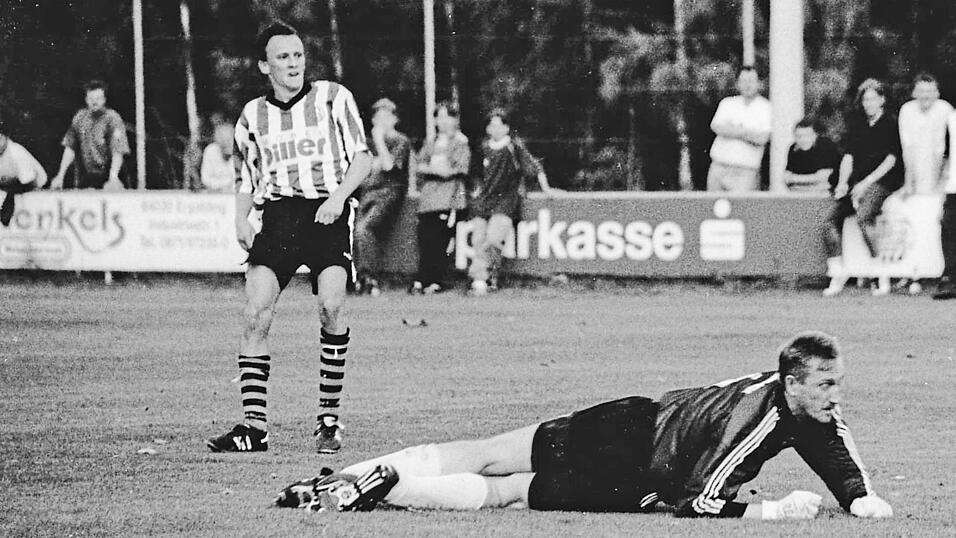 Ein Hauch Thomas M&uuml;ller: Nicht nur der K&ouml;rperbau, sondern auch der Spielstil von Markus Betz (links) erinnerte zumindest ein klein wenig an die Legende des FC Bayern M&uuml;nchen, bevor dieser &uuml;berhaupt auf dem Radar war. Und auch f&uuml;r die Torh&uuml;ter war er oft ein &auml;hnlicher Albtraum.