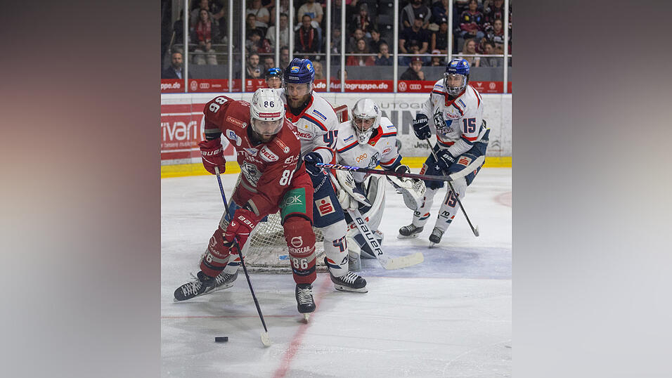 Die Eisb&auml;ren Regensburg (rote Trikots) haben am Sonntag zur&uuml;ckgebissen und die DEL2-Finalserie gegen die Kassel Huskies auf 1:1 ausgeglichen.