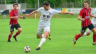 Lucas Chrubasik machte mit einem Treffer zum 2:0-Endstand für den ASV Cham im Heimspiel gegen den FSV Stadeln den Deckel drauf. Lucas Chrubasik machte mit einem Treffer zum 2:0-Endstand für den ASV Cham im Heimspiel gegen den FSV Stadeln den Deckel drauf.