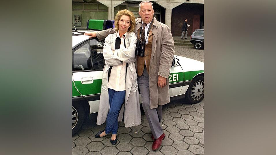 Evelyn Hamann und Heinz Baumann 1998 bei Dreharbeiten zu 'Adelheid und ihre M&ouml;rder'.
