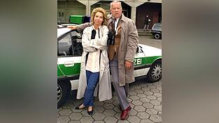 Evelyn Hamann und Heinz Baumann 1998 bei Dreharbeiten zu 'Adelheid und ihre Mörder'. Evelyn Hamann und Heinz Baumann 1998 bei Dreharbeiten zu 'Adelheid und ihre Mörder'.
