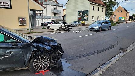 Bei einem Unfall in Plattling (Kreis Deggendorf) ist am Mittwoch ein Mensch gestorben. Bei einem Unfall in Plattling (Kreis Deggendorf) ist am Mittwoch ein Mensch gestorben.
