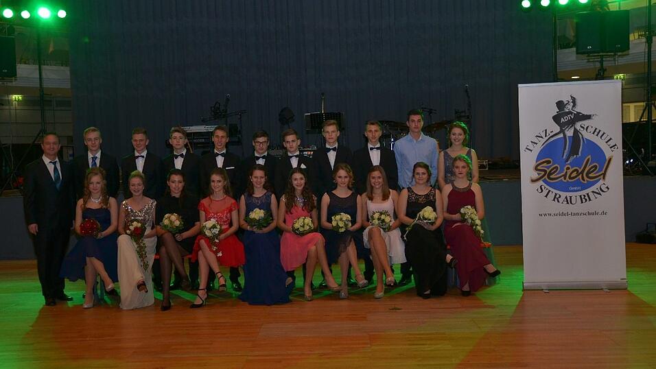 Die Bilder vom Abschlussball der Tanzschule Seidel in der Fraunhofer-Halle am 28. November. Die Bilder vom Abschlussball der Tanzschule Seidel in der Fraunhofer-Halle am 28. November.