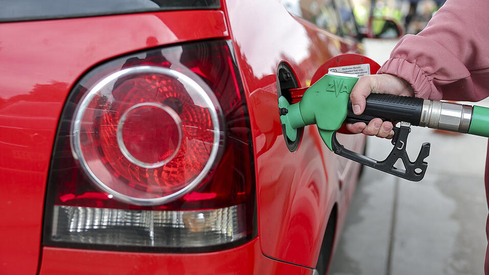 Bereits im Frühjahr hatte es einen zweimonatigen Tankrabatt gegeben. (Symbolfoto) Bereits im Frühjahr hatte es einen zweimonatigen Tankrabatt gegeben. (Symbolfoto)