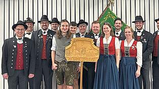 Die für weitere zwei Jahre gewählte Vorstandschaft der Isarthaler-Schützen Gündlkofen. Die für weitere zwei Jahre gewählte Vorstandschaft der Isarthaler-Schützen Gündlkofen.