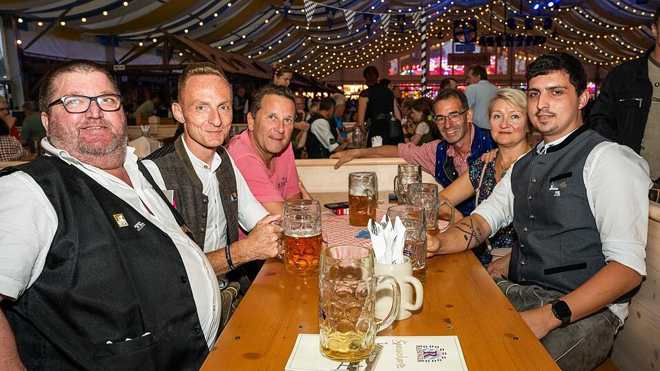 Die Partybilder vom Montag, 17. August, aus dem Festzelt Reisinger. Die Partybilder vom Montag, 17. August, aus dem Festzelt Reisinger.