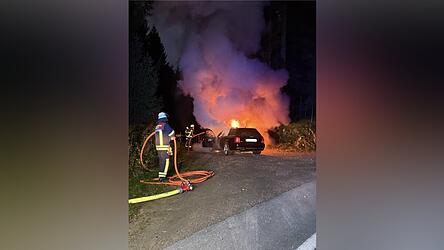 Am Fahrzeug entstand durch den Brand laut Polizei Totalschaden.