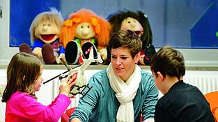 Der Verein bietet auch Familiensprechstunden an, um Angehörige von Erkrankten zu unterstützen. Der Verein bietet auch Familiensprechstunden an, um Angehörige von Erkrankten zu unterstützen.