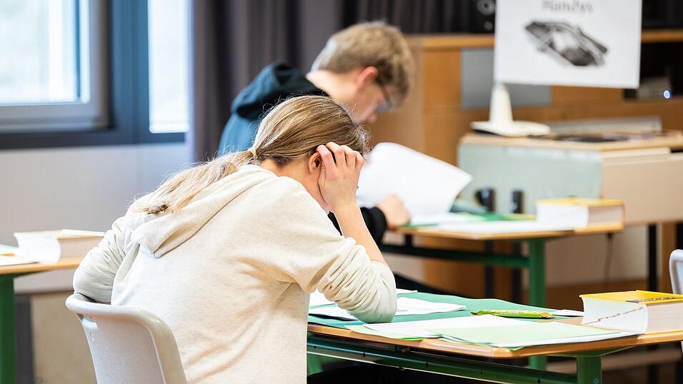 Schulaufgaben bleiben, aber neue Pr&uuml;fungsformate kommen dazu. (Symbolbild)