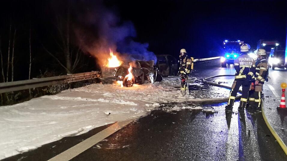 Auf der A3 bei Kirchroth hat sich am Sonntagmorgen ein schwerer Unfall ereignet. Auf der A3 bei Kirchroth hat sich am Sonntagmorgen ein schwerer Unfall ereignet.
