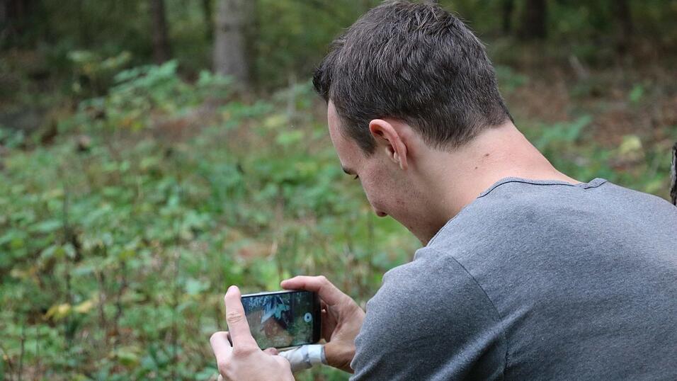 Für seine Videos verwendet er neben dem Handy zwei Camcorder und zwei Action-Kameras. Für seine Videos verwendet er neben dem Handy zwei Camcorder und zwei Action-Kameras.