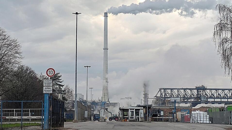 Noch etwas dünn ist der weiße Rauch, der die Rübenverarbeitung anzeigt. Ab Mittwoch solls über Plattling wieder in gewohnter Fülle dampfen. Noch etwas dünn ist der weiße Rauch, der die Rübenverarbeitung anzeigt. Ab Mittwoch solls über Plattling wieder in gewohnter Fülle dampfen.
