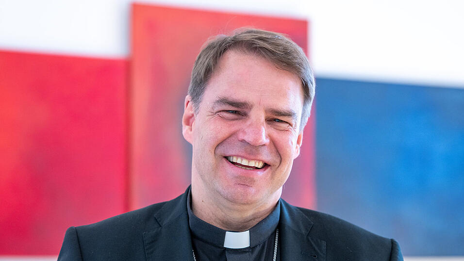 Der Passauer Bischof Stefan Oster wird in einem weiteren offenen Brief zur Causa Hauzenberg abermals stark kritisiert. 