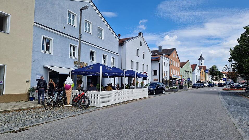 Die Terrasse am Café Marino gilt als beliebter Treffpunkt. Doch ab 31. Oktober könnte sie Geschichte sein.  