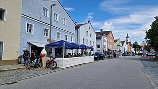 Die Terrasse am Café Marino gilt als beliebter Treffpunkt. Doch ab 31. Oktober könnte sie Geschichte sein.  