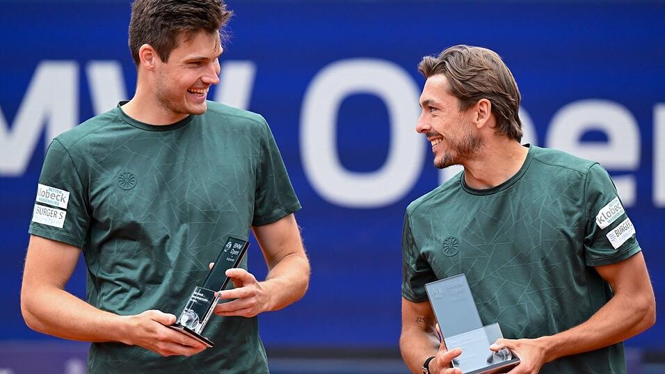 Feierten in M&uuml;nchen den Titel-Coup: Die Doppel-Qualifikanten Jakob Schnaitter (rechts) und Mark Wallner.