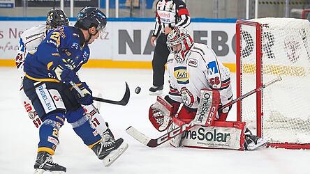 Neuzugang Stepan Lukes (rechts) hat den EV Landshut vor allem im zweiten Drittel mit starken Paraden im Spiel gehalten und war einer der Sieggaranten zum Saisonauftakt. Neuzugang Stepan Lukes (rechts) hat den EV Landshut vor allem im zweiten Drittel mit starken Paraden im Spiel gehalten und war einer der Sieggaranten zum Saisonauftakt.
