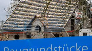 Der Traum vom Eigenheim - gerade im teuren Bayern bleibt er für viele Menschen unerschwinglich. Das wollen die Grünen nun ändern. (Illustration) Der Traum vom Eigenheim - gerade im teuren Bayern bleibt er für viele Menschen unerschwinglich. Das wollen die Grünen nun ändern. (Illustration)