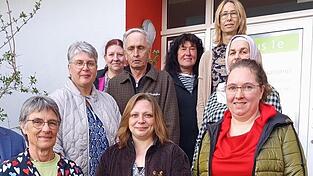 Die Teilnehmer an der Qualifizierung &bdquo;Betreuungsassistent&ldquo; mit Lehrgangsleiterin Agnes Bach (links)