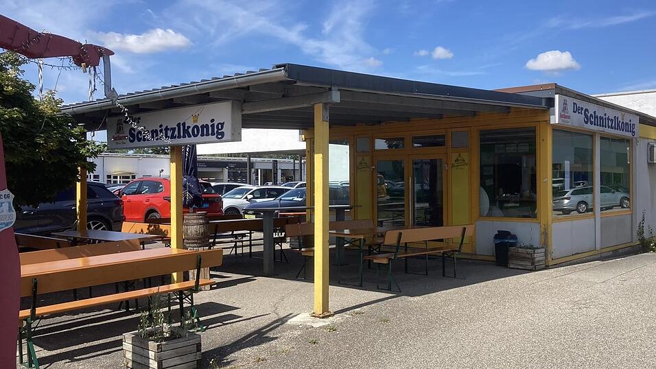 „Der Abschied fällt uns nicht leicht“: Der Traditionsimbiss „Schnitzlkönig“ in Straubing wird in Kürze für immer schließen. „Der Abschied fällt uns nicht leicht“: Der Traditionsimbiss „Schnitzlkönig“ in Straubing wird in Kürze für immer schließen.