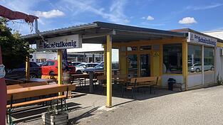 „Der Abschied fällt uns nicht leicht“: Der Traditionsimbiss „Schnitzlkönig“ in Straubing wird in Kürze für immer schließen. „Der Abschied fällt uns nicht leicht“: Der Traditionsimbiss „Schnitzlkönig“ in Straubing wird in Kürze für immer schließen.
