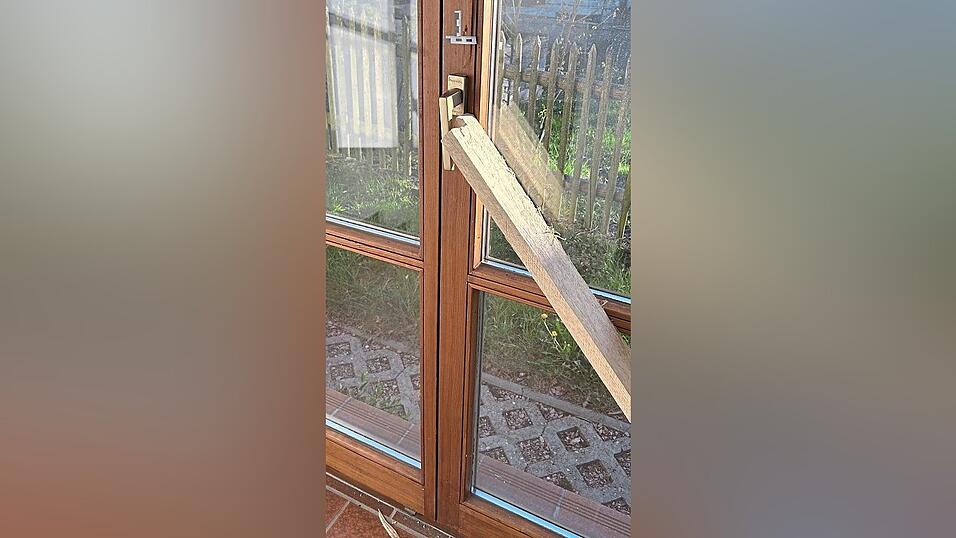 &Uuml;ber diese T&uuml;re gelangten der oder die T&auml;ter ins Rathaus.