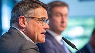 Wie sein bayerischer Kollege Söder fordert auch der hessische Ministerpräsident Rhein Konsequenzen aus dem Linken-Sieg in Berlin. (Archivbild) Wie sein bayerischer Kollege Söder fordert auch der hessische Ministerpräsident Rhein Konsequenzen aus dem Linken-Sieg in Berlin. (Archivbild)