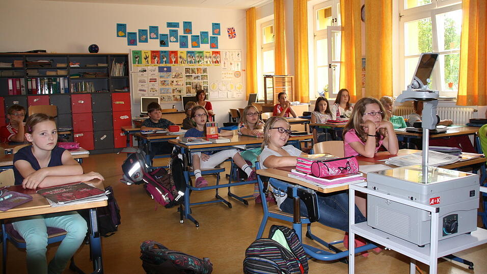 Jessica und Jonas versuchten sich als Pressefotografen und hielten die besondere Schulstunde in Bildern fest. Jessica und Jonas versuchten sich als Pressefotografen und hielten die besondere Schulstunde in Bildern fest.