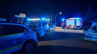 Feuerwehr und Polizei waren mit gro&szlig;en Aufgeboten vor Ort.