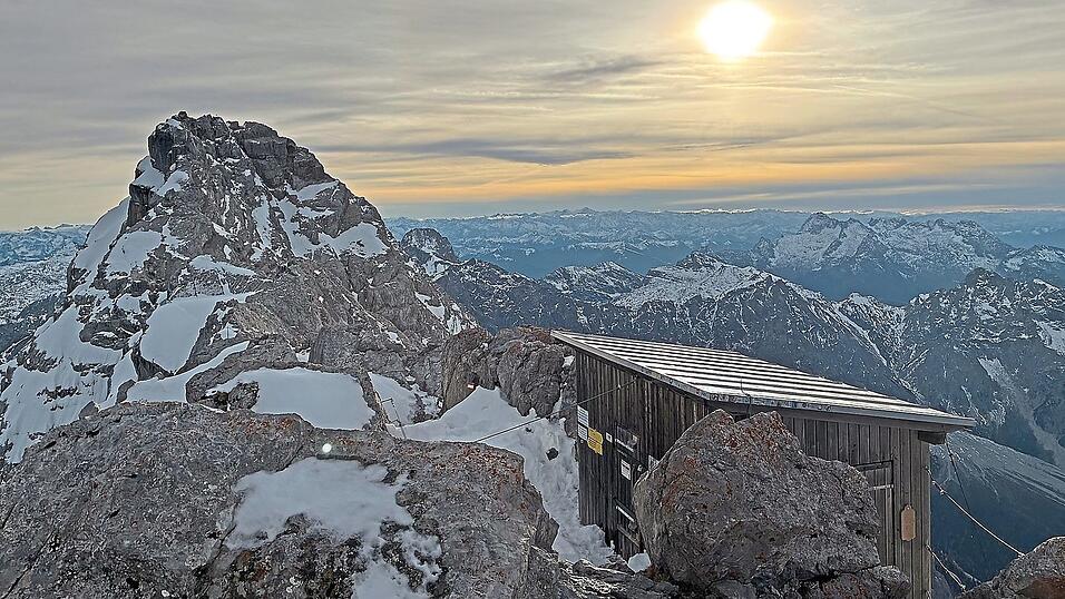 Sie soll bei widrigem Wetter Leben retten: die Schutzhütte am Watzmann-Hocheck. Sie soll bei widrigem Wetter Leben retten: die Schutzhütte am Watzmann-Hocheck.