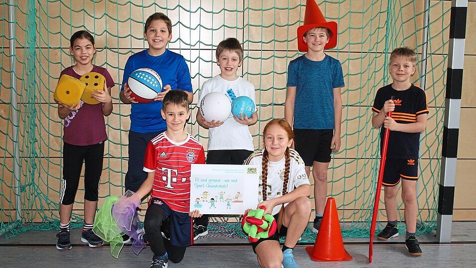 'Wir haben sehr bewegungsfreudige Kinder', sagt die stellvertretende Schulleiterin Daniela Smola. Auch sie haben ihren Anteil, dass ihre Schule nun Sport-Grundschule ist.