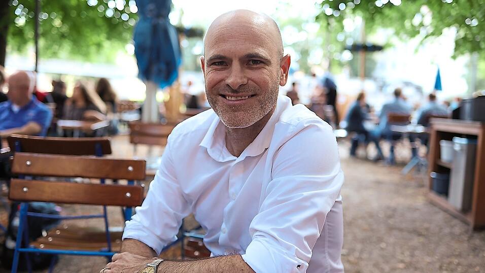 Seit 15 Jahren ist Michael Schien Lehrer. Migration sieht er aus seinem Beruf heraus als 'Bereicherung und Herausforderung' zugleich. Die Sprache sei der entscheidende Integrationshebel. In den jungen Leuten sieht der Freie Wähler zudem viel Potenzial und Nutzen für die Zukunft.