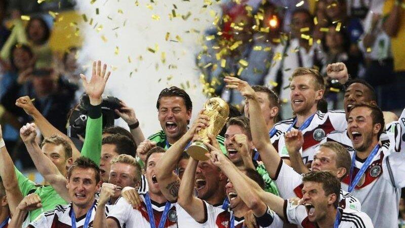 Die deutsche Mannschaft und der Weltpokal. Foto: Antonio Lacerda Die deutsche Mannschaft und der Weltpokal. Foto: Antonio Lacerda