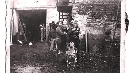 Evi Lembergers Großeltern Frieda und Josef mit den Kindern Ulrich, Josef und Rita