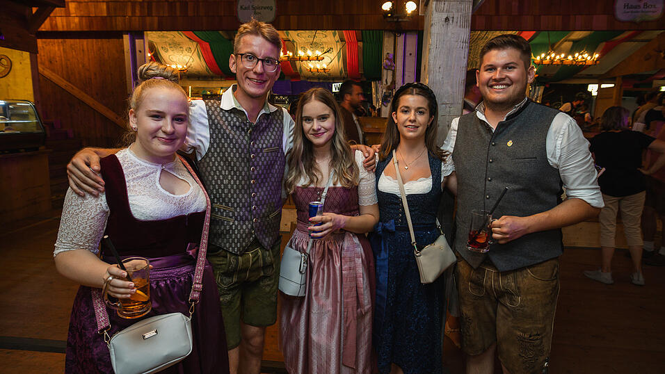 Die Partybilder vom Donnerstag, 15. August 2024, aus dem Festzelt Weckmann. Die Partybilder vom Donnerstag, 15. August 2024, aus dem Festzelt Weckmann.