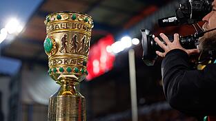 Objekt der Begierde: der DFB-Pokal. (Archivbild)