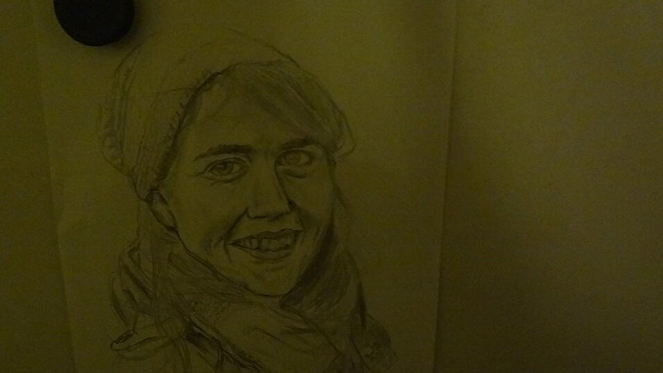 Romy zeichnete Portraits.