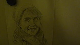 Romy zeichnete Portraits.