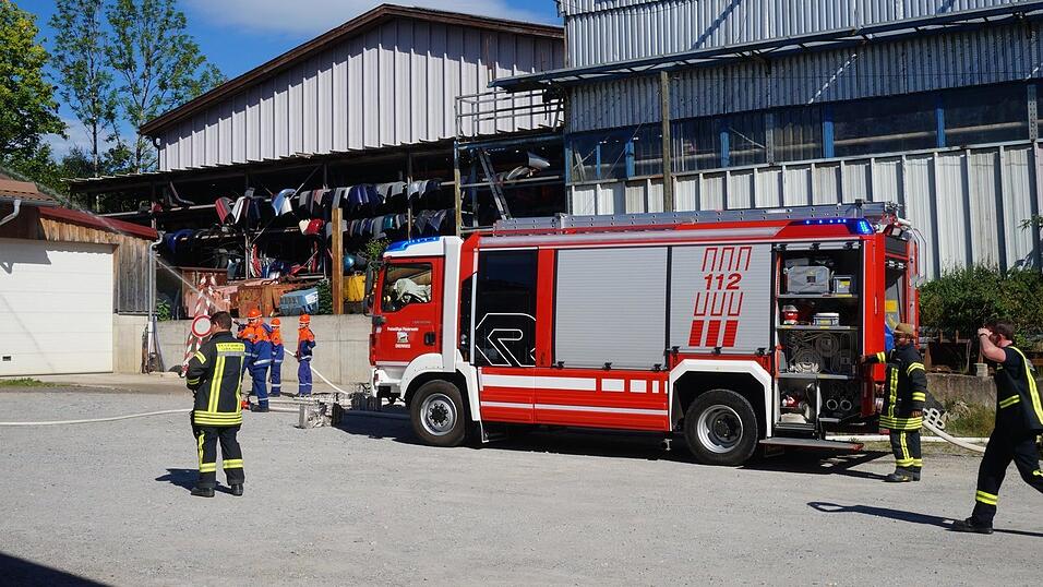'Wasser Marsch' heißt es bei der Jugendgruppe Oberried während der zwölf Stunden dauernden Übung. 'Wasser Marsch' heißt es bei der Jugendgruppe Oberried während der zwölf Stunden dauernden Übung.