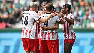 Jubel beim SC Freiburg: In Bremen gelang den Bremern der zweite Saisonsieg.