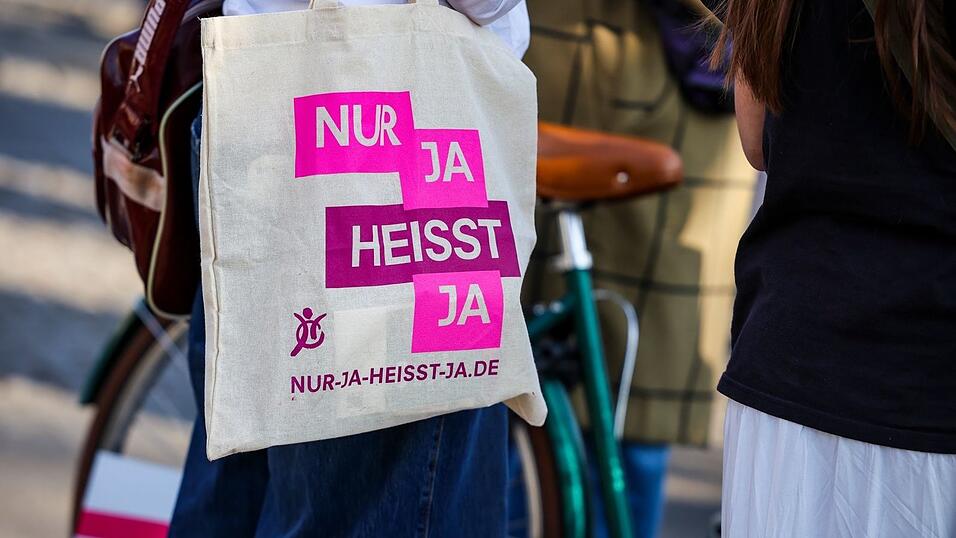 Die Debatte um eine mögliche Verschärfung des Sexualstrafrechts wird teils sehr emotional geführt. (Symbolbild) Die Debatte um eine mögliche Verschärfung des Sexualstrafrechts wird teils sehr emotional geführt. (Symbolbild)